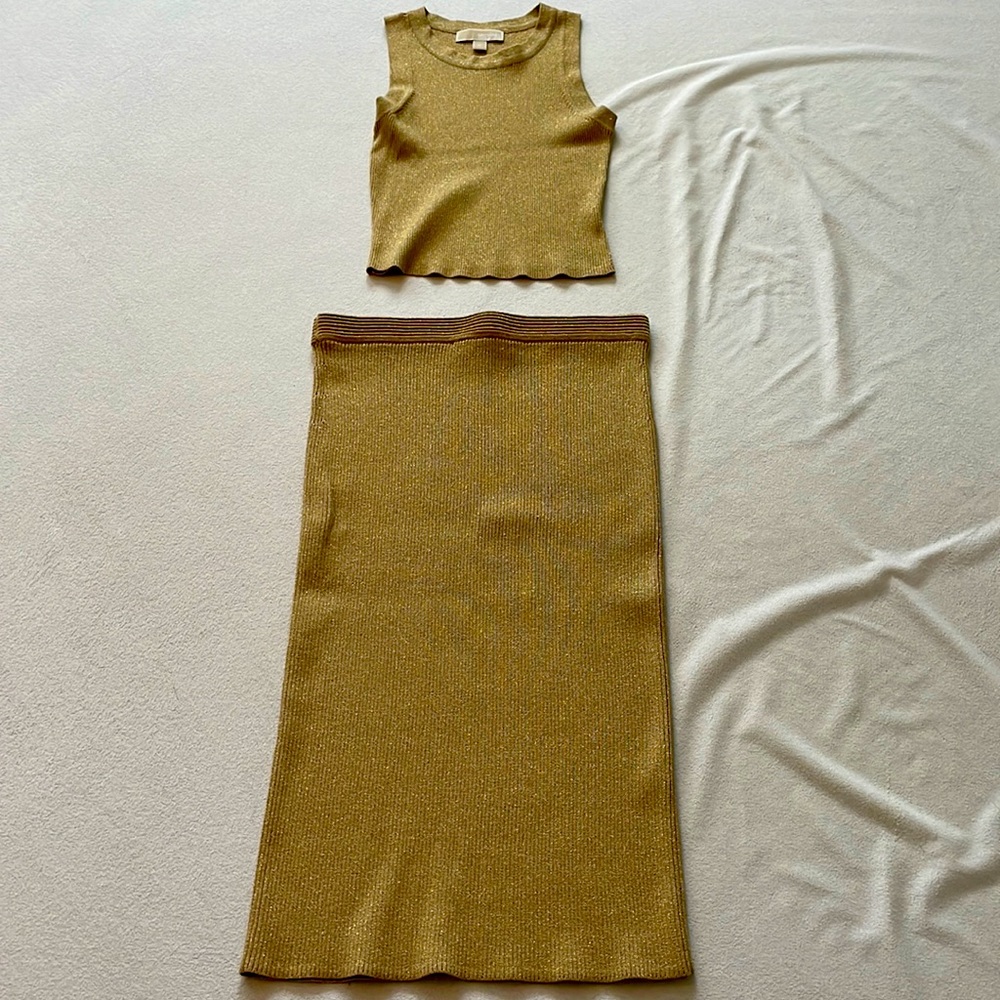 Michael Kors 2 piece set. Beautiful, shiny gold. Size medium in both pieces.